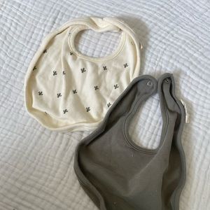 Quincy mae bibs set of 2